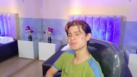 derek_sinn online show from June 15, 8:01 pm