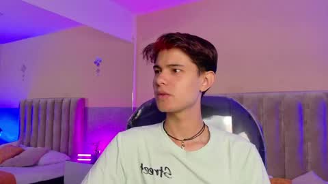 derek_sinn online show from May 2, 8:14 pm