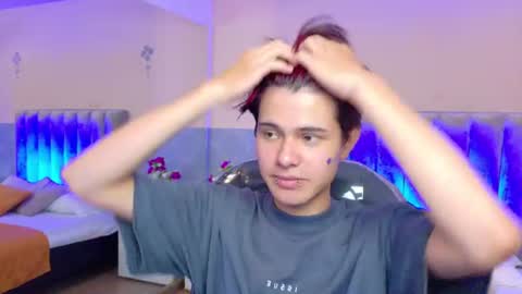 derek_sinn online show from June 18, 8:36 pm