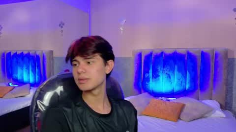 derek_sinn online show from June 13, 8:41 pm