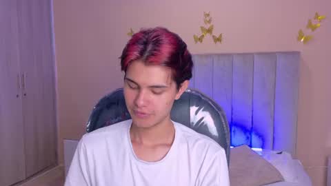 derek_sinn online show from June 26, 5:24 am