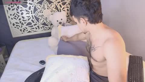 derek_voss online show from May 16, 12:37 pm
