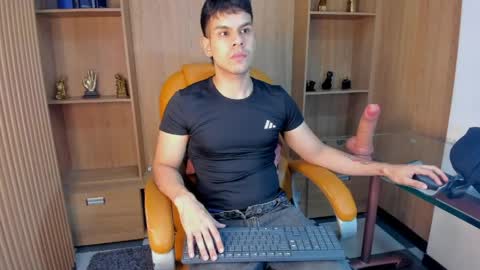 derek_voss online show from May 2, 1:50 pm