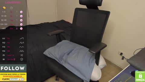 Derekcb online show from December 5, 2:44 am