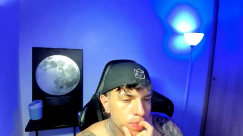 derekmuller11 online show from March 8, 12:44 am