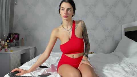 Mia online show from December 8, 1:52 am