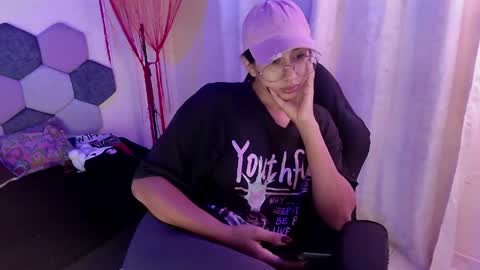 TORI AND MR. BEAR online show from June 4, 6:03 pm