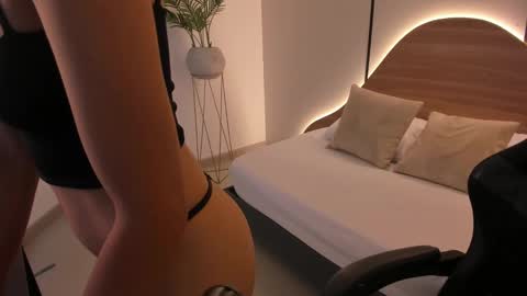 desire online show from September 17, 12:30 pm