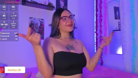 Snapshot of destiny14_ chatting on September 9, 2:22 am Dani online show from September 9, 2:22 am