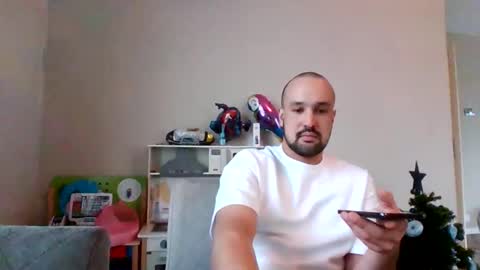 devanom94 online show from December 17, 12:56 pm