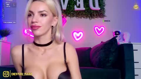 Devill2222 online show from July 28, 6:20 pm