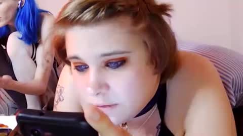 devykitten online show from April 6, 4:46 am