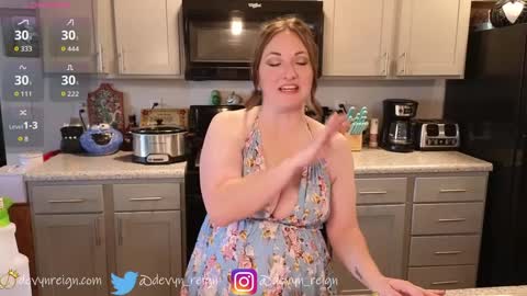 Snapshot of devynreign chatting on September 26, 6:49 pm Devyn Reign online show from September 26, 6:49 pm