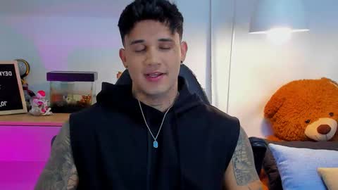 Snapshot of deymon_scott chatting on September 9, 10:43 pm JULIAN online show from September 9, 10:43 pm