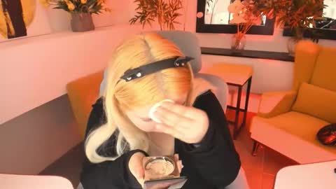 Dia online show from November 15, 8:32 pm