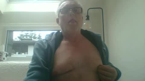 Snapshot of dial76 chatting on January 31, 1:34 pm dial76 online show from January 31, 1:34 pm