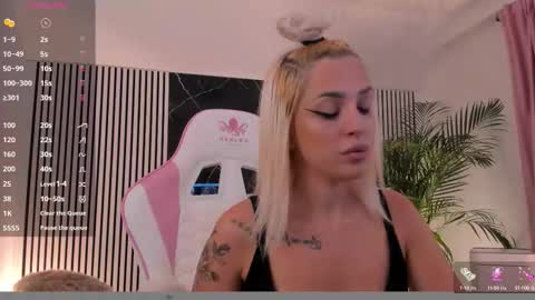 Snapshot of diamond_ava_ chatting on October 22, 4:08 pm Thea online show from October 22, 4:08 pm