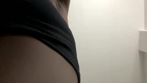 Snapshot of diamond_women_girl chatting on October 3, 4:21 am diamond_women_girl online show from October 3, 4:21 am