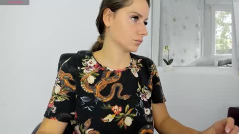 diamondkay_ online show from October 7, 8:10 am