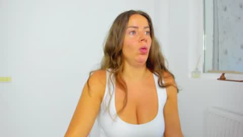 diamondkay_ online show from August 3, 8:16 am