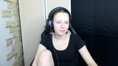 diana_back3 online show from November 19, 12:04 pm