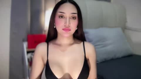 DianaAnders online show from May 4, 9:05 am