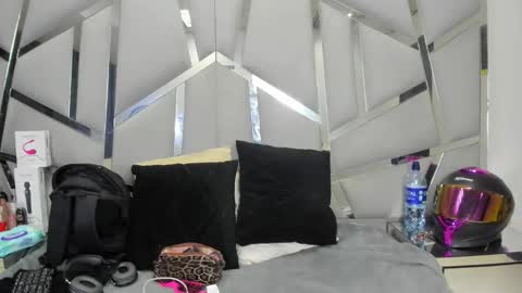 dianarous online show from March 14, 2:26 am