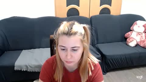 Snapshot of dianasmiey7 chatting on March 4, 7:54 pm dianasmiey7 online show from March 4, 7:54 pm