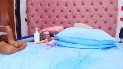 Snapshot of didiane_ chatting on February 19, 11:04 pm Diane online show from February 19, 11:04 pm