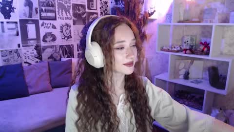 Hi im Alice 3 Im usualy online 03-10 or 17-21 UTC0 online show from November 21, 5:38 am