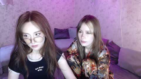 Hi im Alice 3 Im usualy online 03-10 or 17-21 UTC0 online show from March 10, 3:55 am