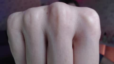 Hi im Alice 3 Im usualy online 03-10 or 17-21 UTC0 online show from December 16, 1:46 am