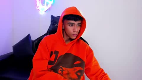 dikey_18 online show from November 5, 9:28 pm