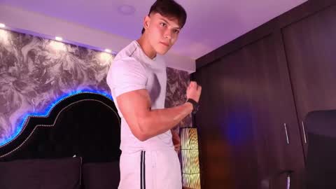 dilanmiller_ online show from May 26, 8:26 pm