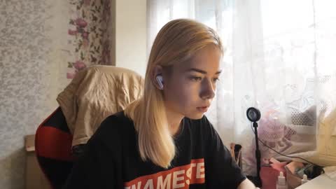 dinorahmroczkowski online show from October 15, 8:48 am