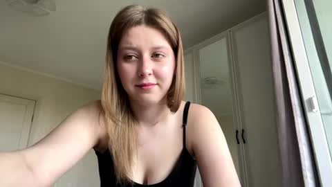 Niia online show from June 17, 3:44 am