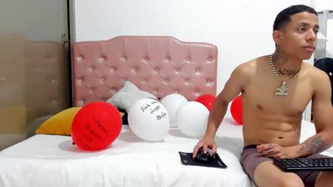 isa y romeo online show from February 15, 1:54 pm