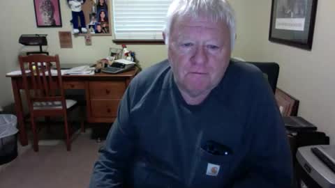 dirtrider195080438 online show from May 21, 3:35 am