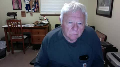 dirtrider195080438 online show from May 20, 3:25 am