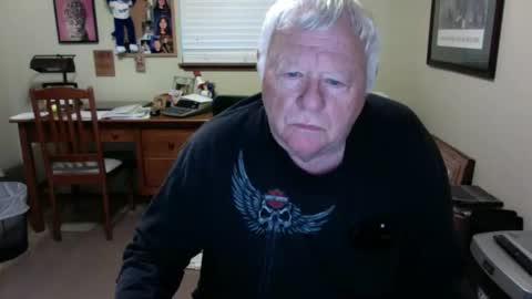 dirtrider195080438 online show from May 22, 3:46 am