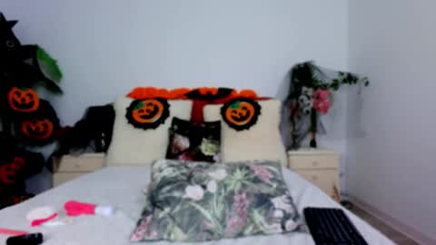 Chloe online show from October 23, 9:33 am