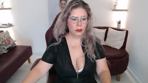 Diva online show from July 5, 2:35 pm