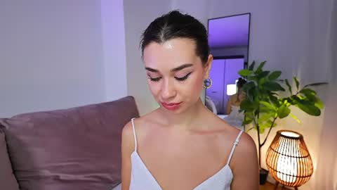Tia online show from July 30, 7:03 pm