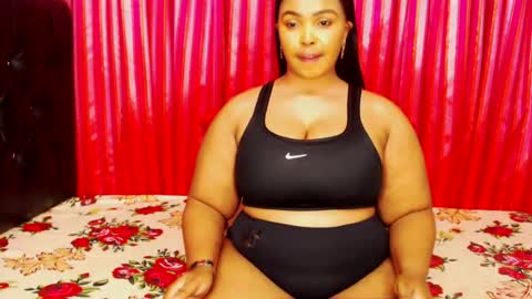 divinebooty93 online show from August 5, 4:26 pm