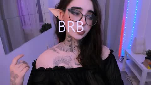 dixipixi_ online show from July 26, 10:57 am