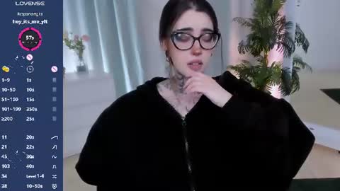 dixipixi_ online show from June 18, 9:14 am