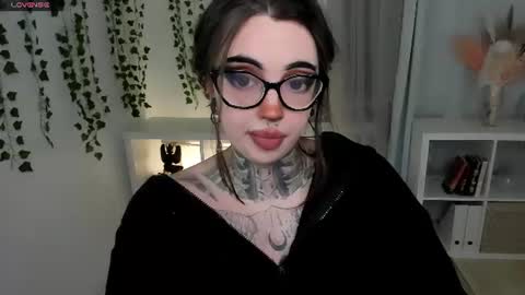 dixipixi_ online show from July 4, 10:41 am