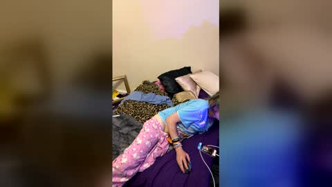 diztraxtion2468 online show from April 9, 6:19 am