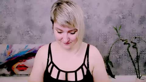 djullia online show from June 18, 6:19 am