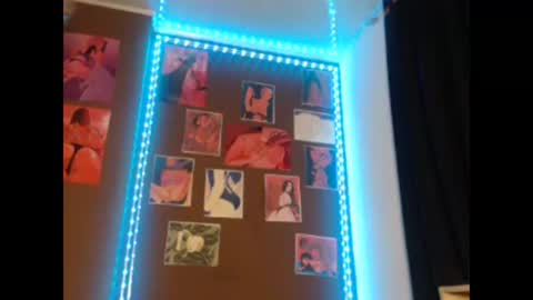 doeschi_fox online show from April 24, 1:51 am